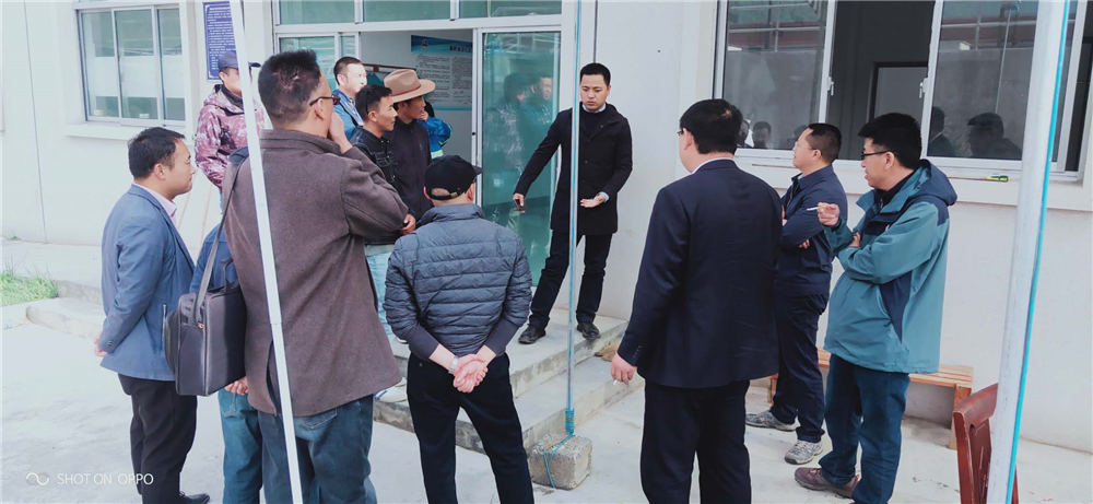 西南督查組在自治區(qū)、日喀則市、吉隆縣、吉隆鎮(zhèn)有關(guān)領(lǐng)導(dǎo)的陪同下對吉隆鎮(zhèn)污水處理廠檢查工作