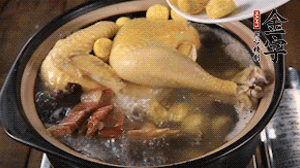 出國(guó)前加少許鹽，撒上蔥花即可。