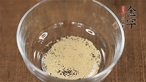 純牛奶溶解稀釋酵母。