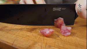 【餡料】3.金字土香腸、香菇切小丁。