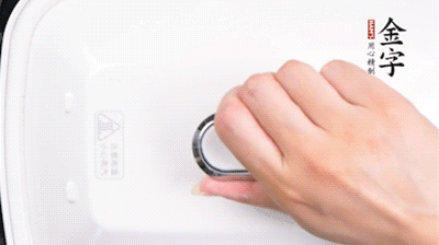 大火煮開(kāi)后，再上鍋中火蒸20分鐘，出鍋后撒上蔥花。