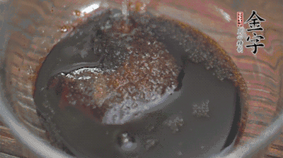 調(diào)配醬汁：耗油、生抽、老抽、糖、鹽、清水?dāng)嚢杈鶆颉?>
					</div>
					<span>步驟 3/5</span>
					<p>調(diào)配醬汁：耗油、生抽、老抽、糖、鹽、清水?dāng)嚢杈鶆颉?/p>
				</li><li>
					<div   id=