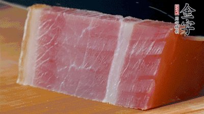 金字火腿切片。