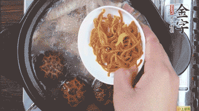 放蟲草花再煮10分鐘。