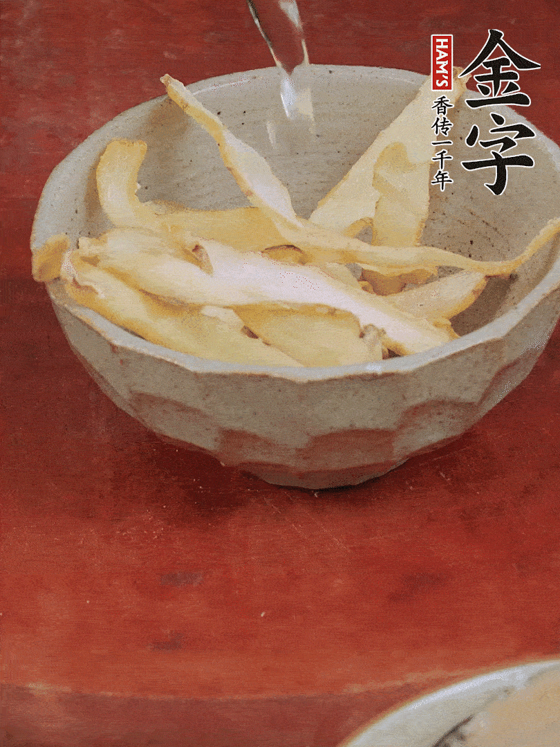 玉竹、花菇分別清水泡發(fā)。