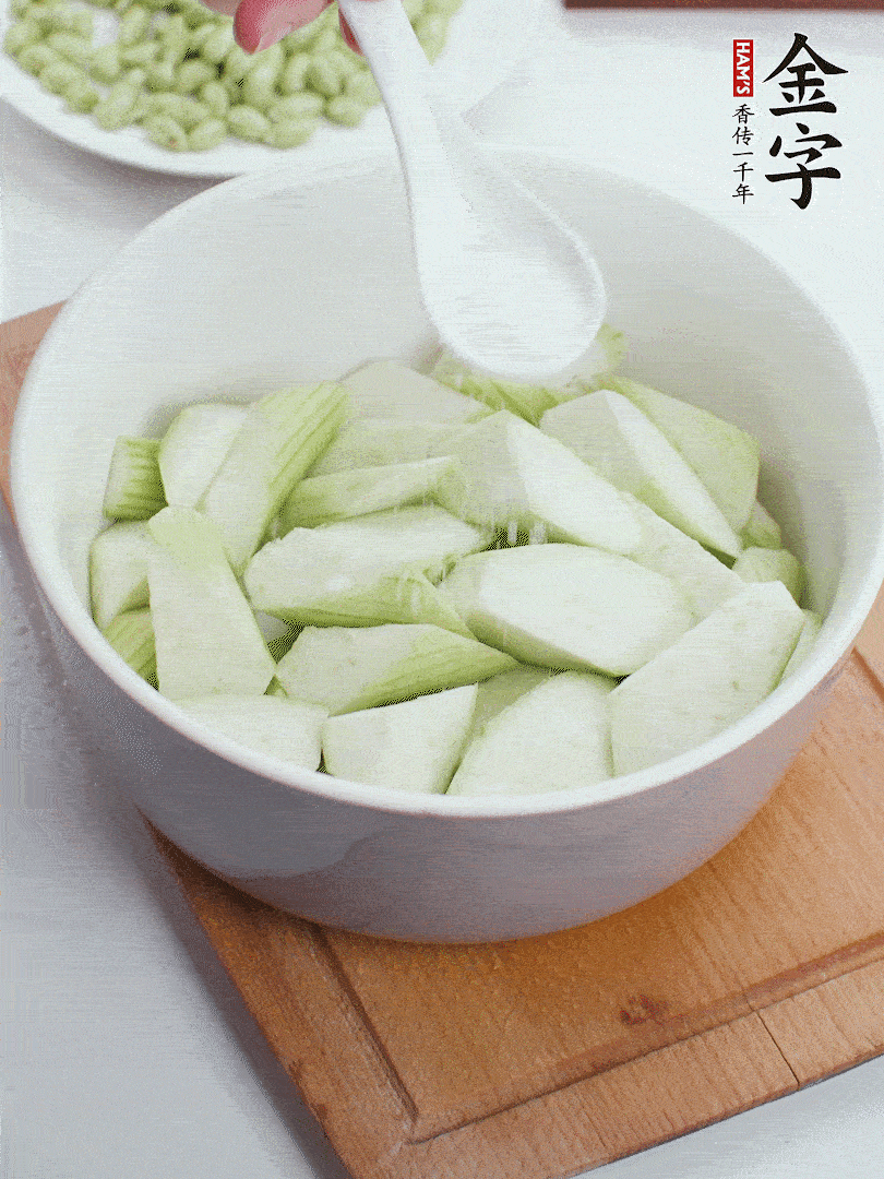 水中加1勺鹽浸泡，防止變黑。