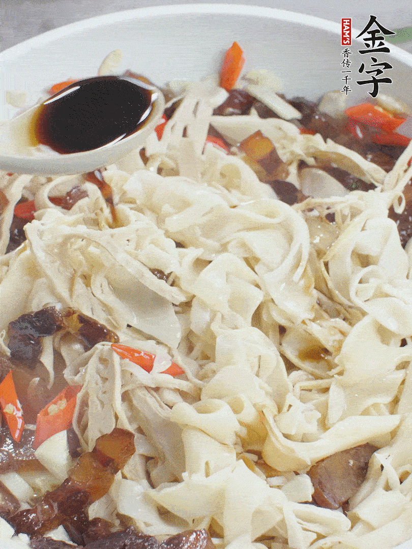 下糯米筍，淋一點生抽、蠔油調(diào)味。