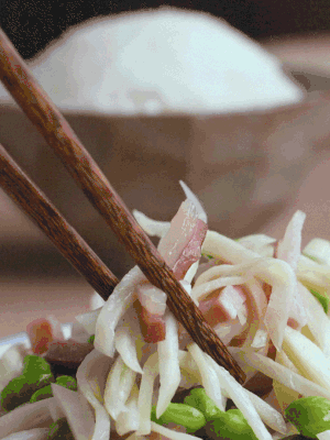 加一點(diǎn)清水炒至斷生。