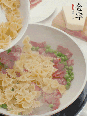 1小勺鹽調味，混合一起燉煮一下。