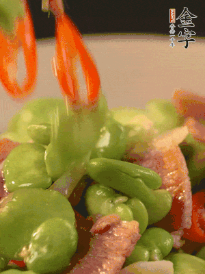 加清水略微煮2分鐘即可出鍋。