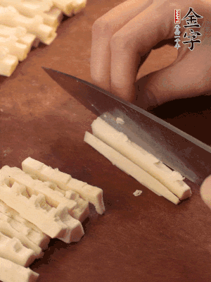 春筍、香菇分別切丁。