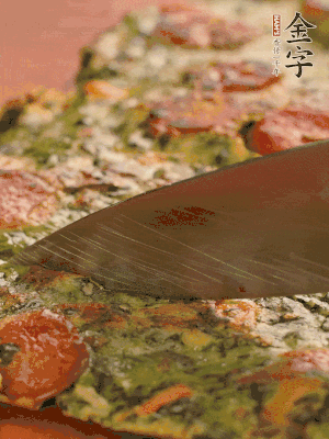 小火煎3分鐘后翻面，蓋蓋兒燜2分鐘。