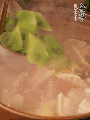 再加入焯水過的百葉結(jié)、萵筍塊燉15-20分鐘。