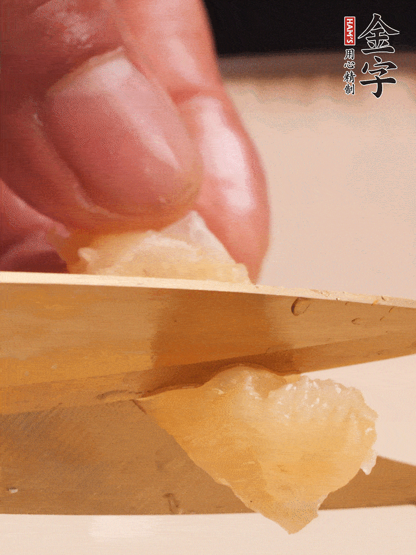 取出放入清水中，清洗表面，再剪成小段