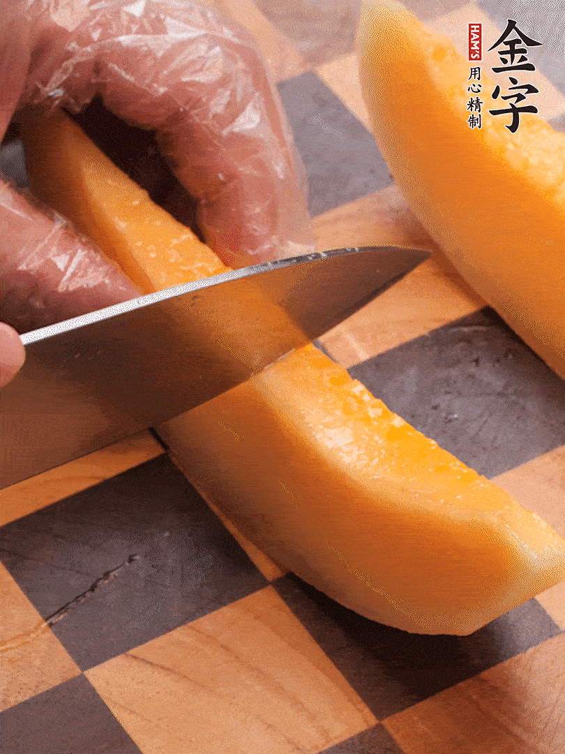 火腿包裹哈密瓜，按圓形擺放
