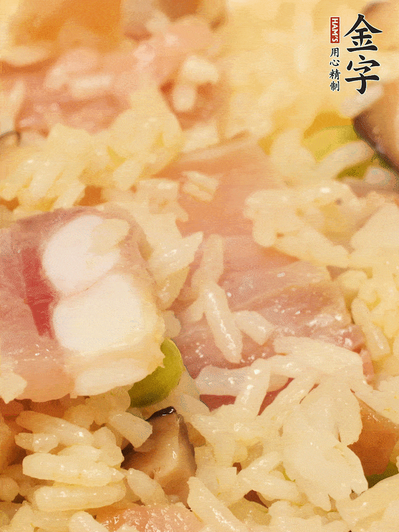 下米飯、蝦米繼續(xù)翻炒