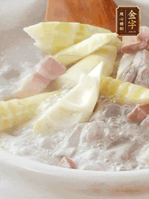 開蓋后放春筍，小火慢篤20分鐘左右，出鍋后盛出。