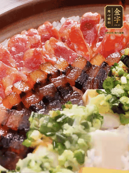 淋上蔥姜醬和少許醬油，攪拌均勻