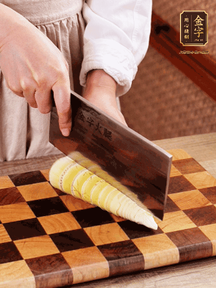 春筍切片，焯水1分鐘