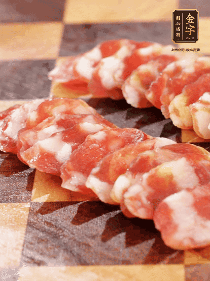 金字香腸切片，蘆筍去皮切丁