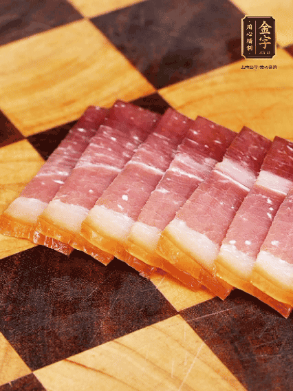 鮑魚處理干凈，金字火腿切片備用