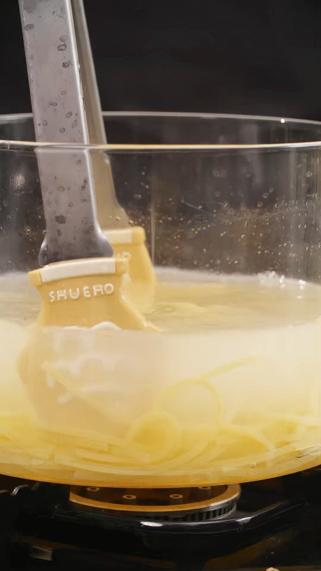 將意面煮熟，到自己喜歡的熟度。撈出過冷水，瀝干
