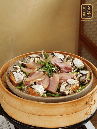 上鍋蒸15分鐘后，放蔥絲，潑熱油